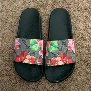 Gucci bloom flip flops